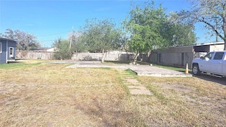 422 S 18th St, Kingsville, TX 78363