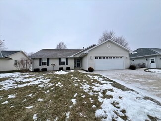901 Vanlaningham Dr, Mattoon, IL 61938