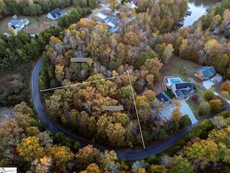 173 W Waters Edge Ln, West Union, SC 29696