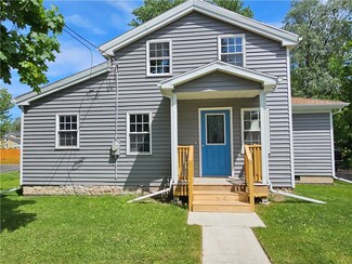 28 N Lake Ave, Bergen, NY 14416