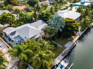 514 72nd St, Holmes Beach, FL 34217