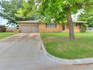 119 Thompson Dr, Moore, OK 73160