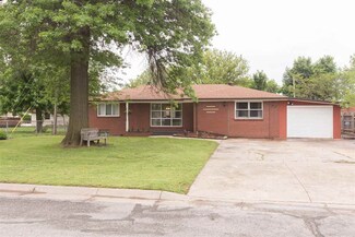 629 W Wichita Ave, Colwich, KS 67030