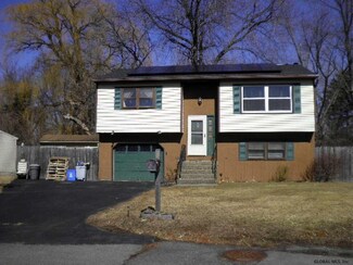 10 Teacup Cir, Albany, NY 12208