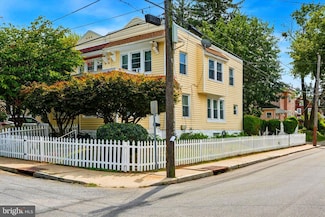 124 Arnold Rd, Ardmore, PA 19003