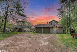 6690 N 39 Rd, Manton, MI 49663