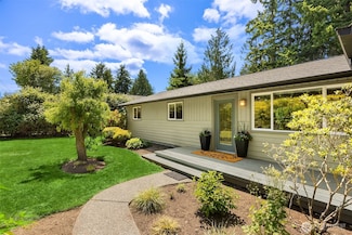 737 Park Ave NE, Bainbridge Island, WA 98110