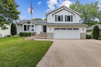 4000 Richland Dr NW, Cedar Rapids, IA 52405