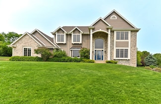 W292N4163 Prairie Wind Cir S, Pewaukee, WI 53072
