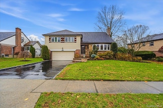 816 Pepperidge Rd, Westbury, NY 11590