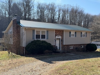 408 Rustling Oaks Dr, Waverly, TN 37185