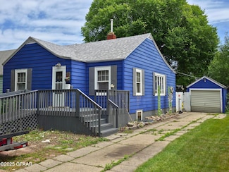 1405 Cherry St, Grand Forks, ND 58201
