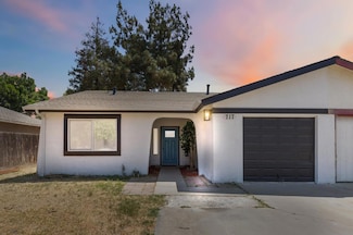 717 Oakridge Dr, Madera, CA 93637