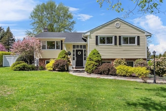3189 Quinlan St, Yorktown Heights, NY 10598