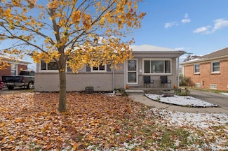 25015 Meadows Ave, Flat Rock, MI 48134