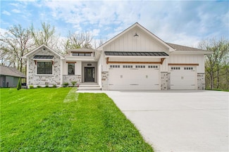 2140 Crooked Creek Dr, Kearney, MO 64060