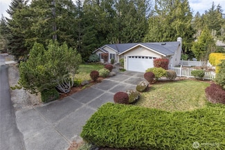 83 Mockingbird Ln, Port Ludlow, WA 98365