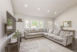 1692 Feureisen Ave, Bohemia, NY 11716