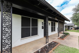 225 Hallbrook Dr, Fort Worth, TX 76134
