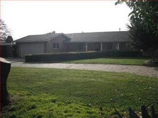 1580 Jennifer Ln, Gilroy, CA 95020