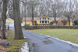 527 Middle Rd, East Greenwich, RI 02818