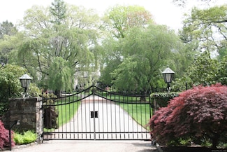 35 Dogwood Ln, Westport, CT 06880