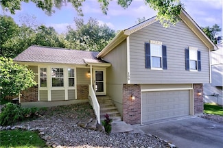 109 NW Cody Dr, Lees Summit, MO 64081