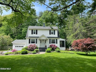 9 Newton Rd, Newtonville, NY 12110