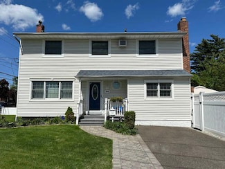 899 E Meadow Ave, North Bellmore, NY 11710
