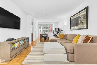 300 E 40th St Unit 20-S, New York, NY 10016