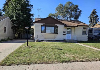 609 14th St NW, Minot, ND 58703
