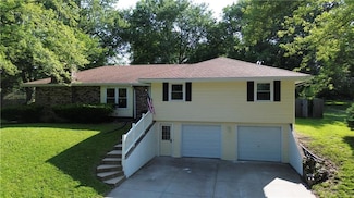 218 Oak Hill St, Lansing, KS 66043