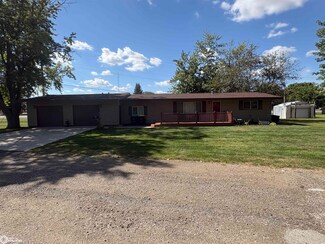 243 S Cedar St, Wapello, IA 52653