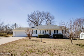 940 Hickory St, Washburn, MO 65772