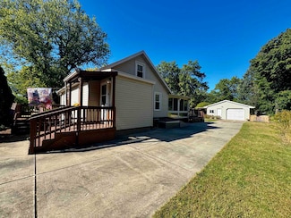 737 E Briar Ln, Beloit, WI 53511