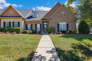 5807 Amberwood Dr, Pfafftown, NC 27040