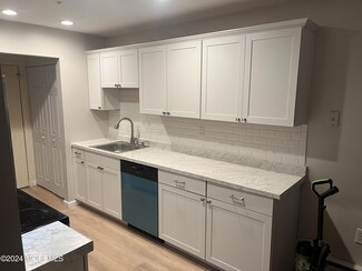 16 Pine Cluster Cir Unit E, Manalapan, NJ 07726