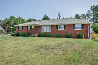 474 Indian Creek Rd, Mc Ewen, TN 37101