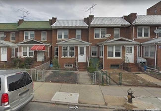 61-23 Saunders St, Flushing, NY 11374