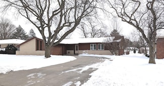 832 Suffolk Dr, Janesville, WI 53546