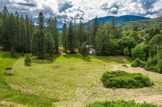 1617 Wards Creek Rd, Rogue River, OR 97537