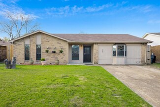 930 Woodcrest Dr, Lancaster, TX 75134
