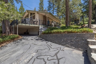 37731 Shoreline Dr, Bass Lake, CA 93604