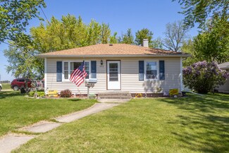 402 Hill St, Mount Morris, IL 61054