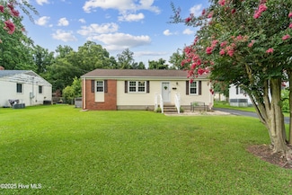 611 Maple St, Jacksonville, NC 28540