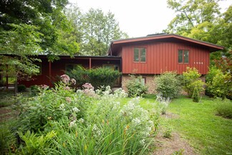 1006 S Covenanter Dr, Bloomington, IN 47401