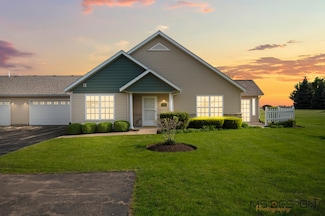 2113 Waterbury Ln W, Sycamore, IL 60178
