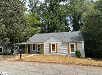 424 Academy St, Laurens, SC 29360