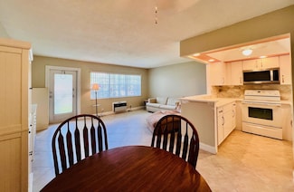 304 Sheffield M, West Palm Beach, FL 33417
