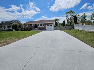 30 Eugene Dr, Kings Park, NY 11754